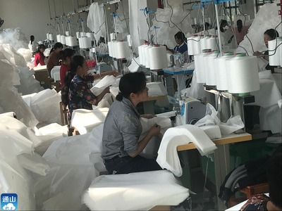 南林橋鎮(zhèn):扶貧工坊生產忙