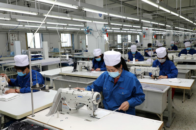 鄂爾多斯 人民健康高于一切，防護用品生產(chǎn)車間全力以赴保供應(yīng)